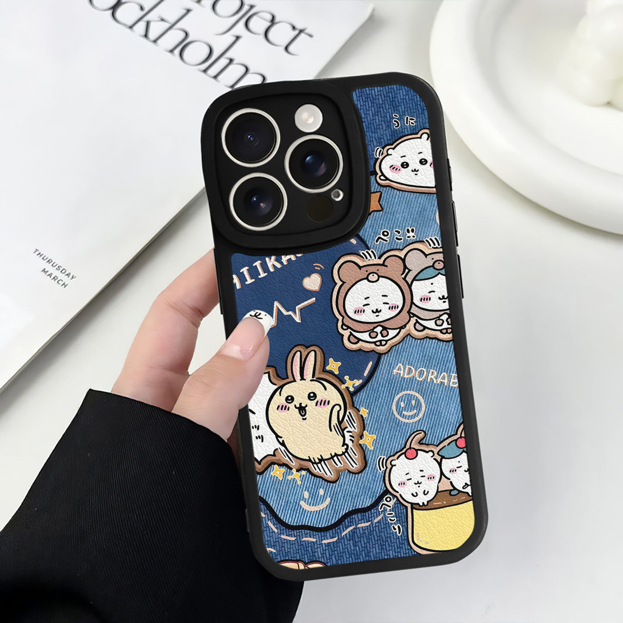 （画像用） ちいかわ Chii-kawa 【iPhone 16シリーズ対応】シリコンスマホケース（レザー調） 材質：シリコン